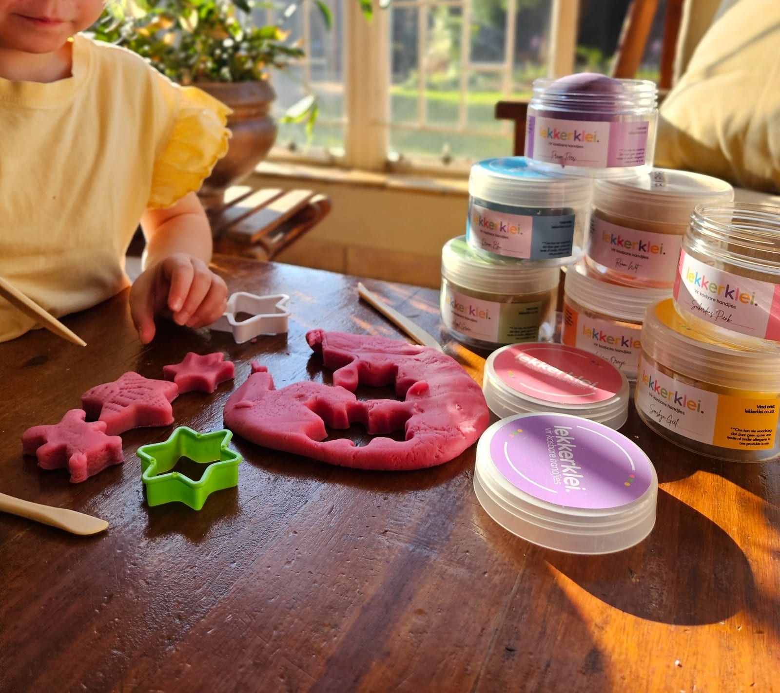 Child playing with lekkerklei natural playdough